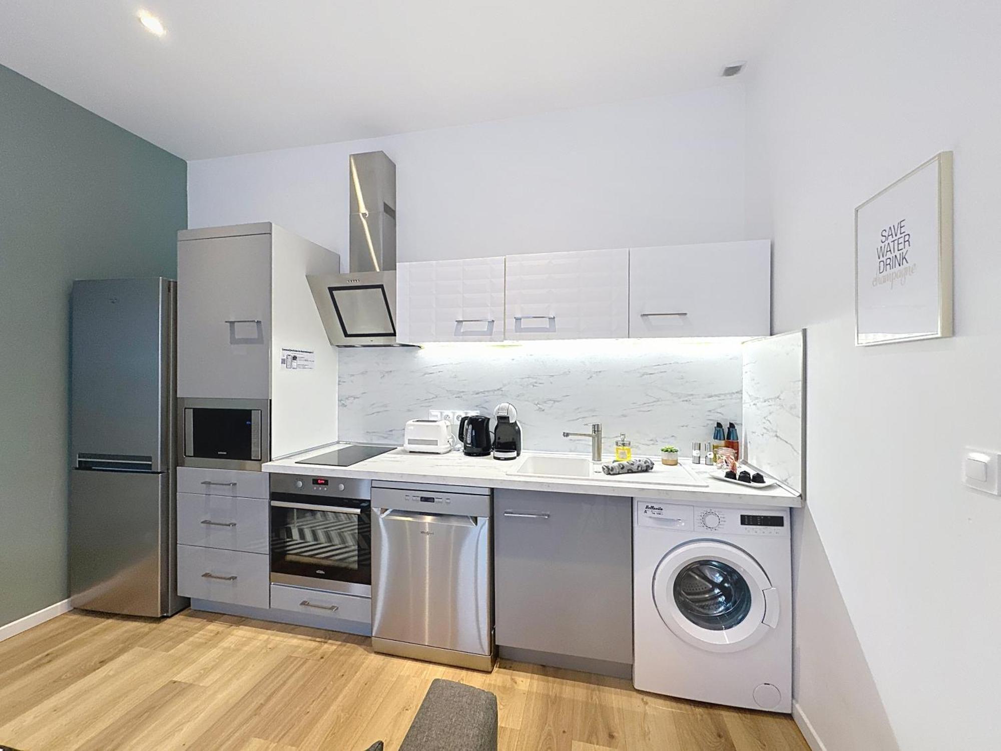 Le Sacre - Centre - Cour Privative - Parking Apartment Reims Exterior photo